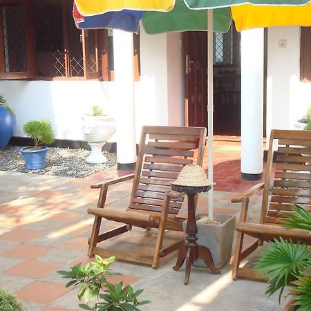 Blue Seas Guest House Dehiwala-Mount Lavinia Екстер'єр фото