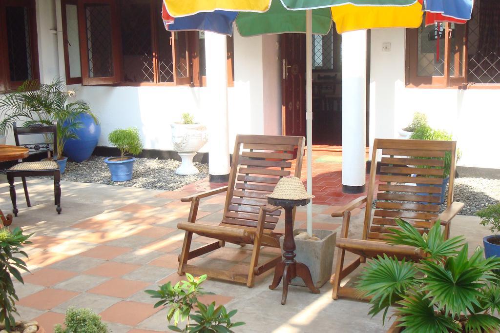 Blue Seas Guest House Dehiwala-Mount Lavinia Екстер'єр фото