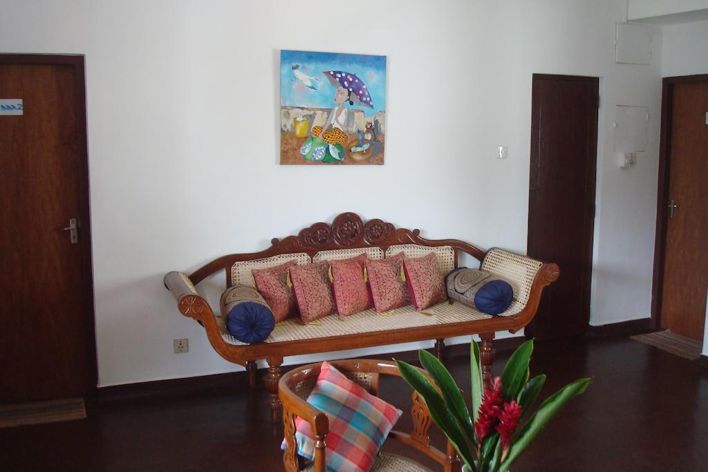 Blue Seas Guest House Dehiwala-Mount Lavinia Екстер'єр фото