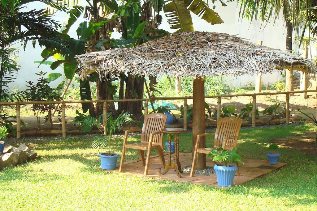 Blue Seas Guest House Dehiwala-Mount Lavinia Екстер'єр фото