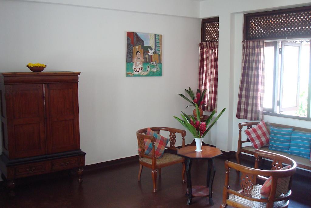 Blue Seas Guest House Dehiwala-Mount Lavinia Екстер'єр фото
