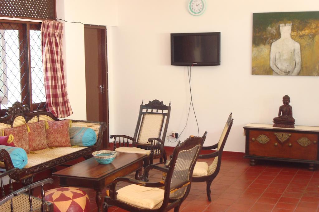 Blue Seas Guest House Dehiwala-Mount Lavinia Екстер'єр фото