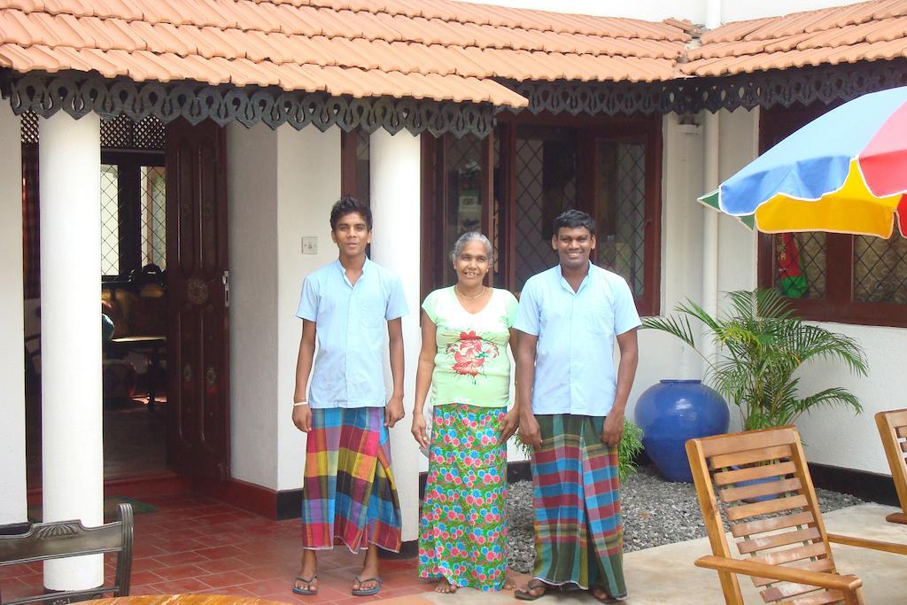 Blue Seas Guest House Dehiwala-Mount Lavinia Екстер'єр фото