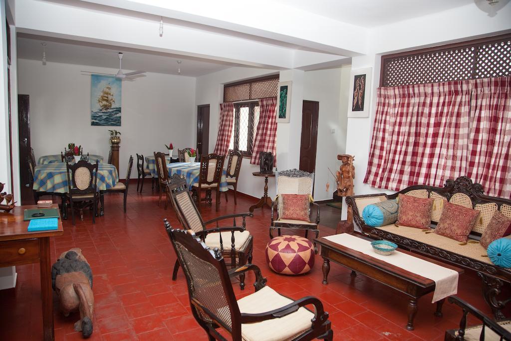 Blue Seas Guest House Dehiwala-Mount Lavinia Екстер'єр фото
