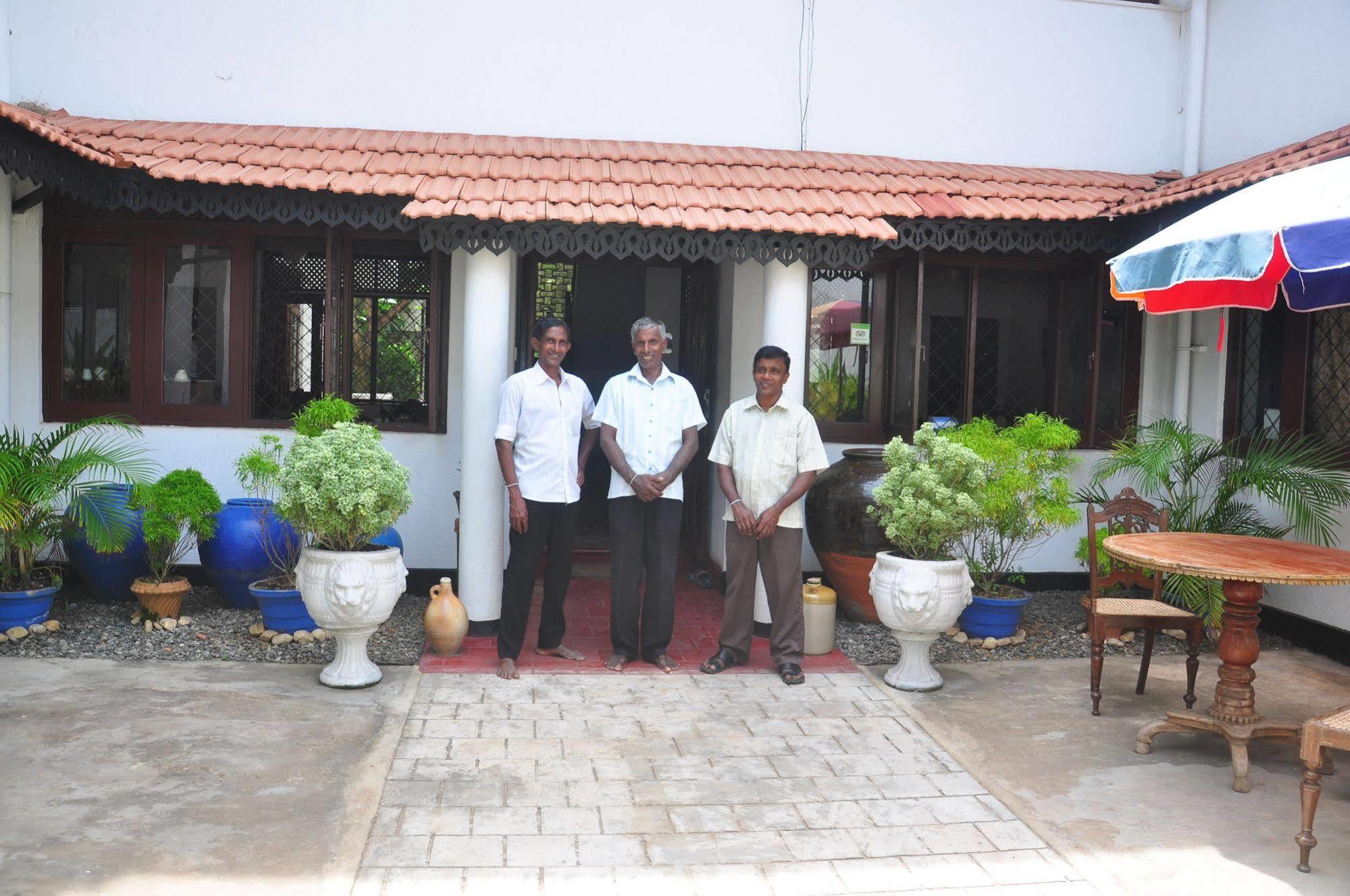 Blue Seas Guest House Dehiwala-Mount Lavinia Екстер'єр фото
