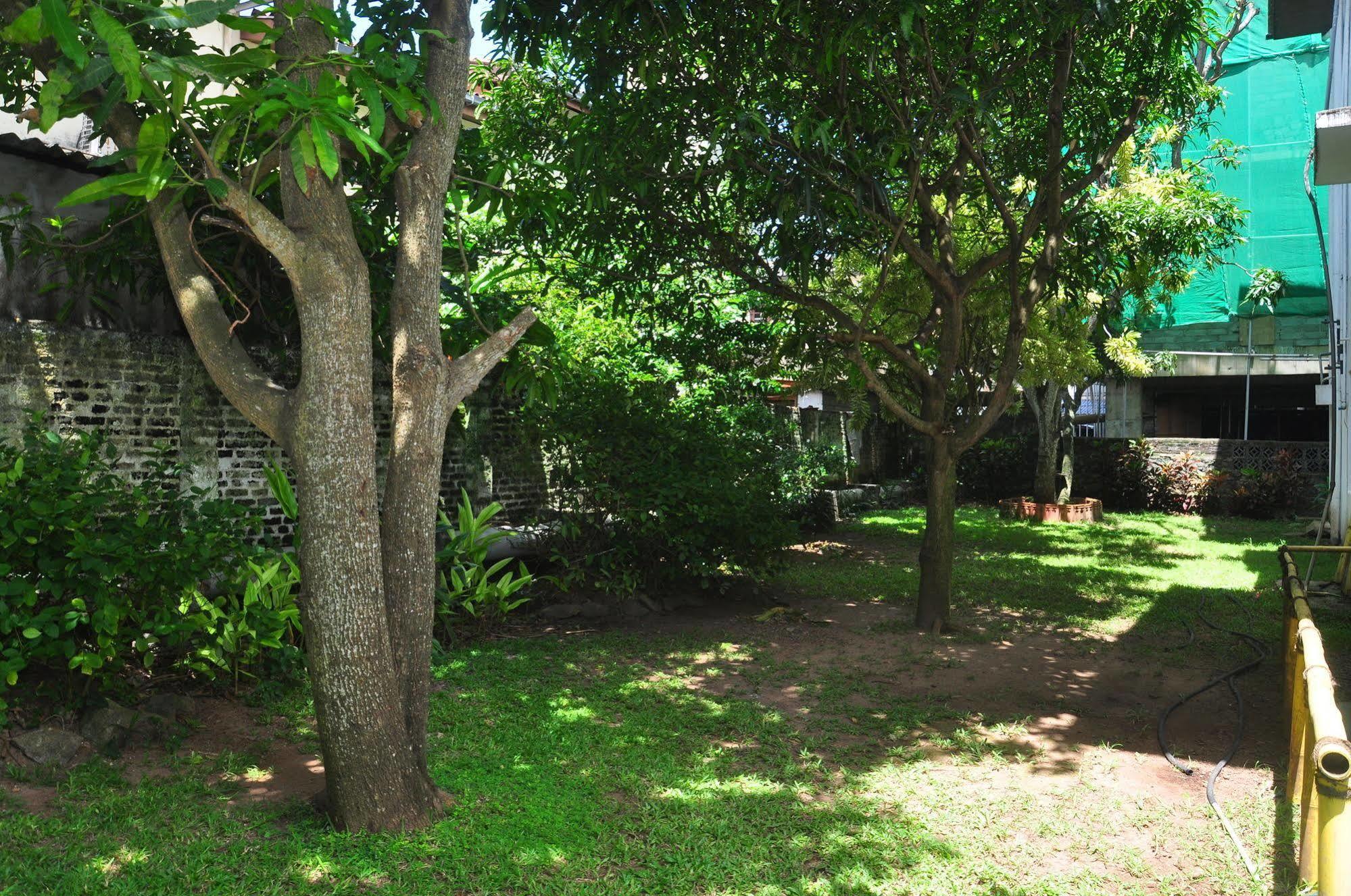 Blue Seas Guest House Dehiwala-Mount Lavinia Екстер'єр фото