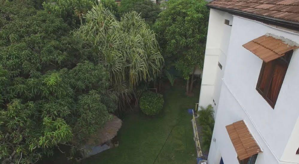 Blue Seas Guest House Dehiwala-Mount Lavinia Екстер'єр фото