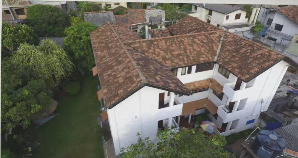 Blue Seas Guest House Dehiwala-Mount Lavinia Екстер'єр фото