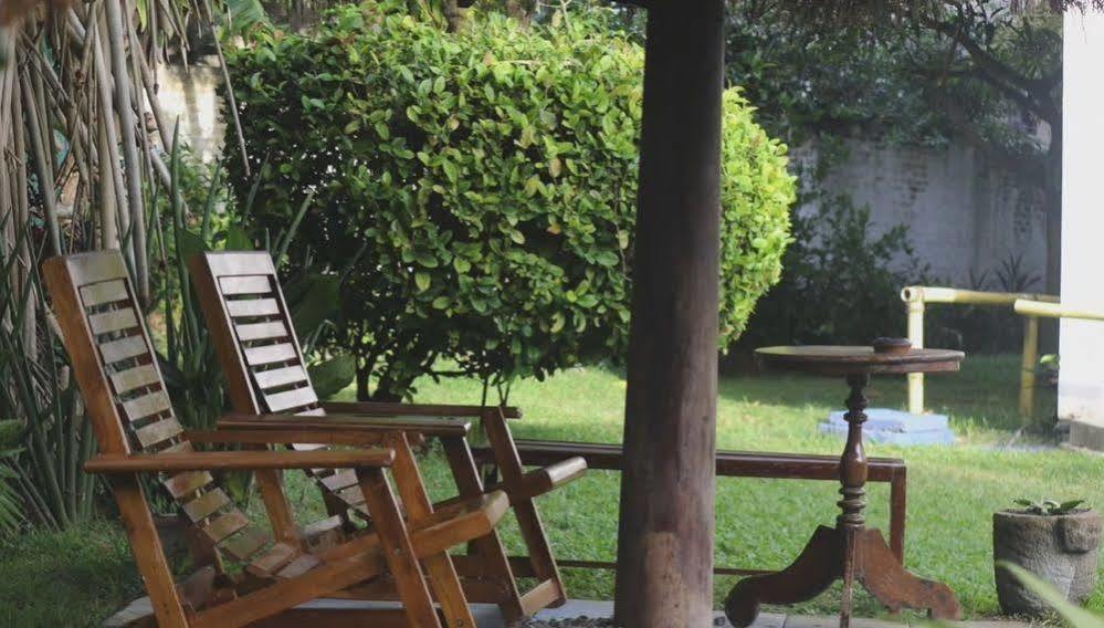 Blue Seas Guest House Dehiwala-Mount Lavinia Екстер'єр фото